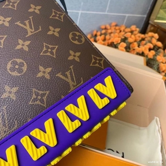 WIS VUITTON VOYAGE LOUIS MM POCHETTE 0304